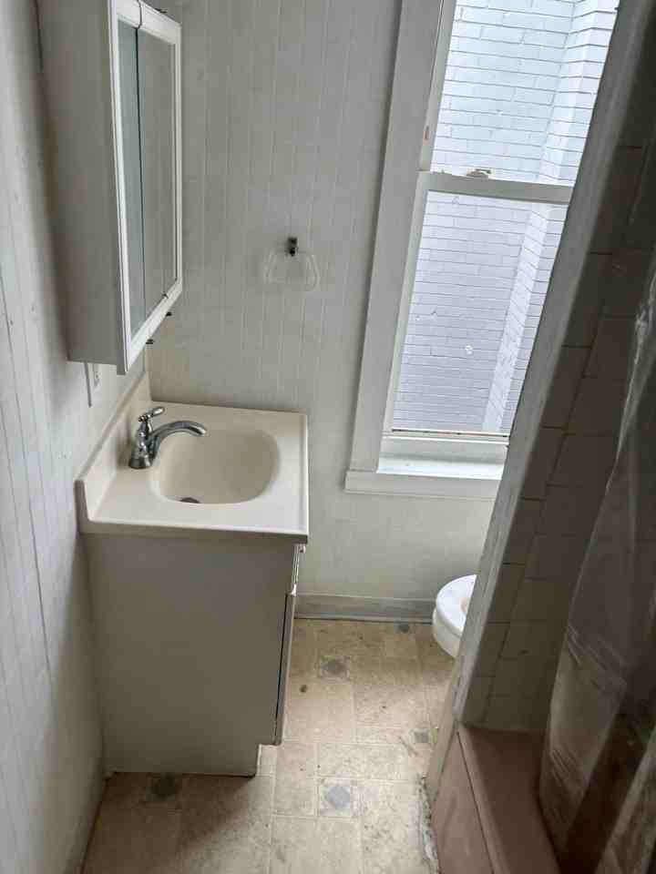 2029 Plainview Ave #NA - Photo 7 of 34