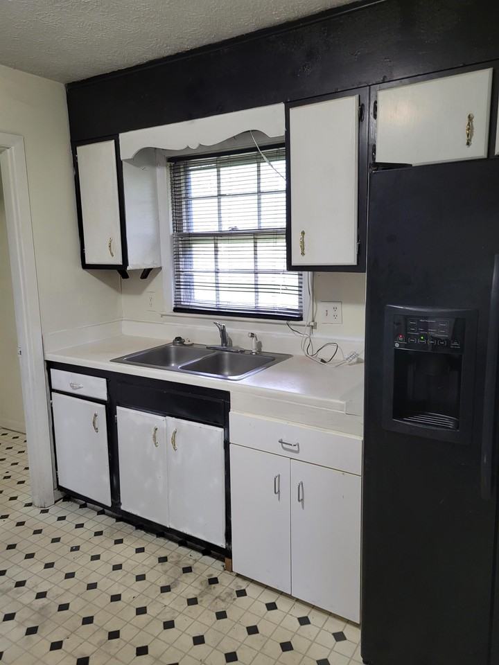 6811 Radial Dr #1 - Photo 6 of 24