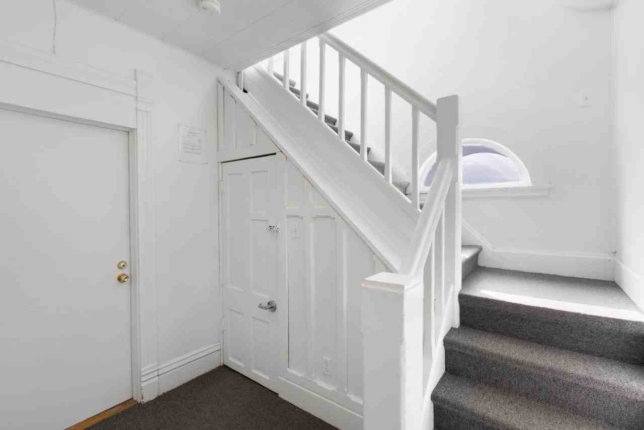 2104 College St - Photo 5 of 16