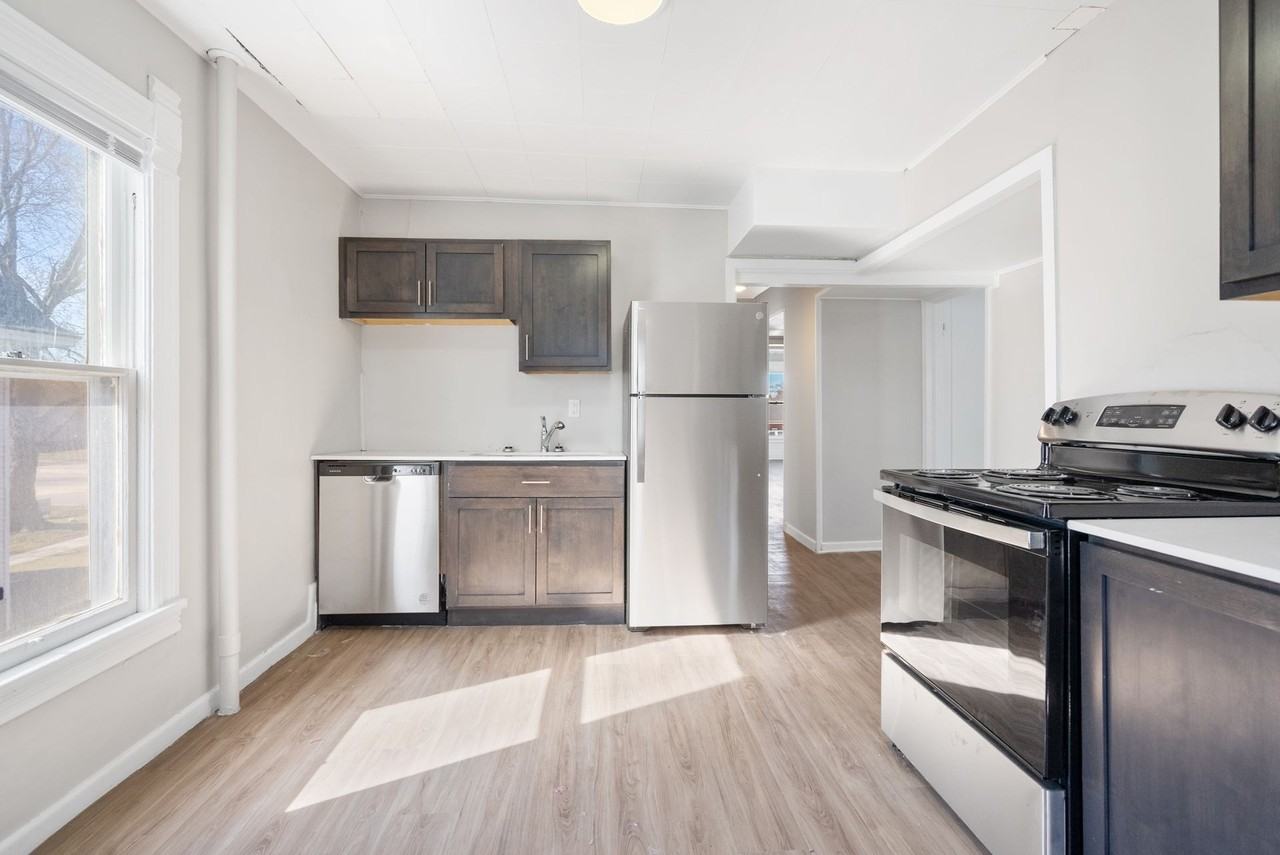 2104 College St - Photo 7 of 16