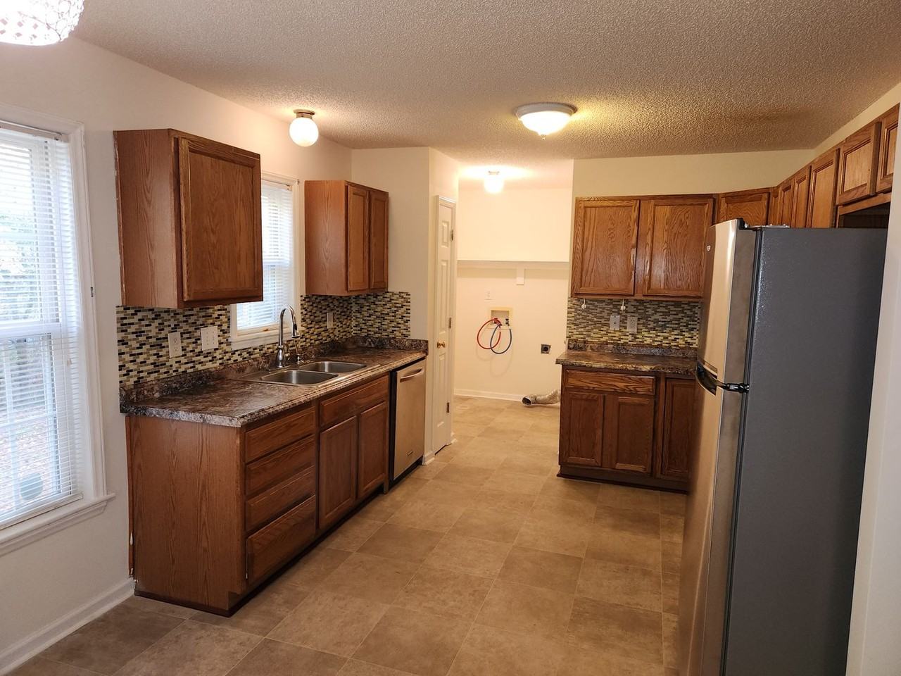 860 Darby St - Photo 2 of 30