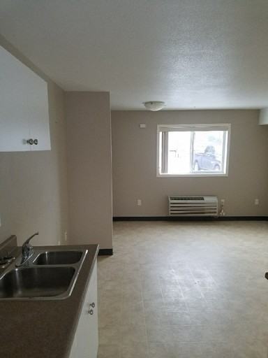 5721 49a St - Photo 2 of 4