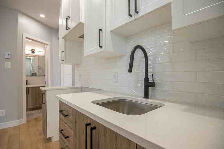 248 Rue Notre-Dame #1 - Photo 3 of 30
