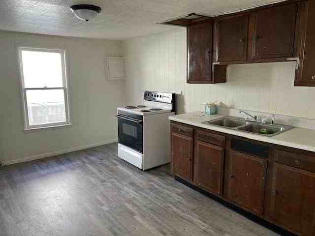 306 Longfellow St - Photo 5 of 11