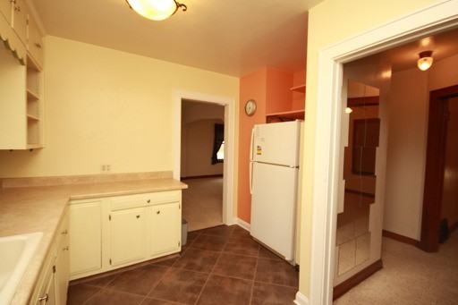 1041 S Pioneer St - Photo 2 of 22