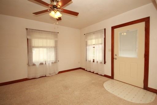 1041 S Pioneer St - Photo 3 of 22