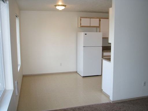 1352 W Locust St - Photo 3 of 6