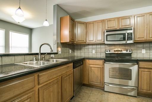 12651 Bay Ave - Photo 3 of 4
