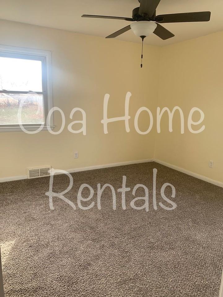 1028 N Westview Dr - Photo 4 of 18