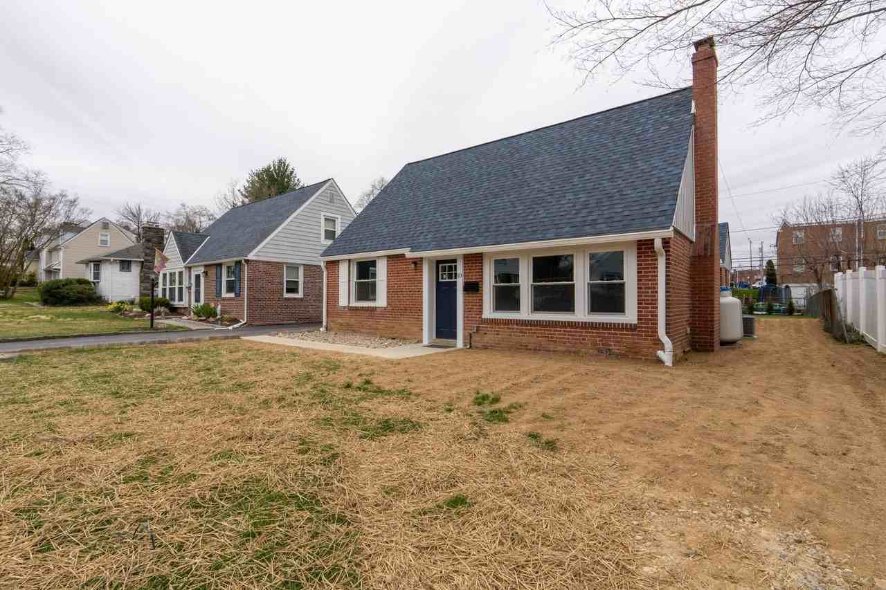 10 Hawthorne Rd - Photo 3 of 42