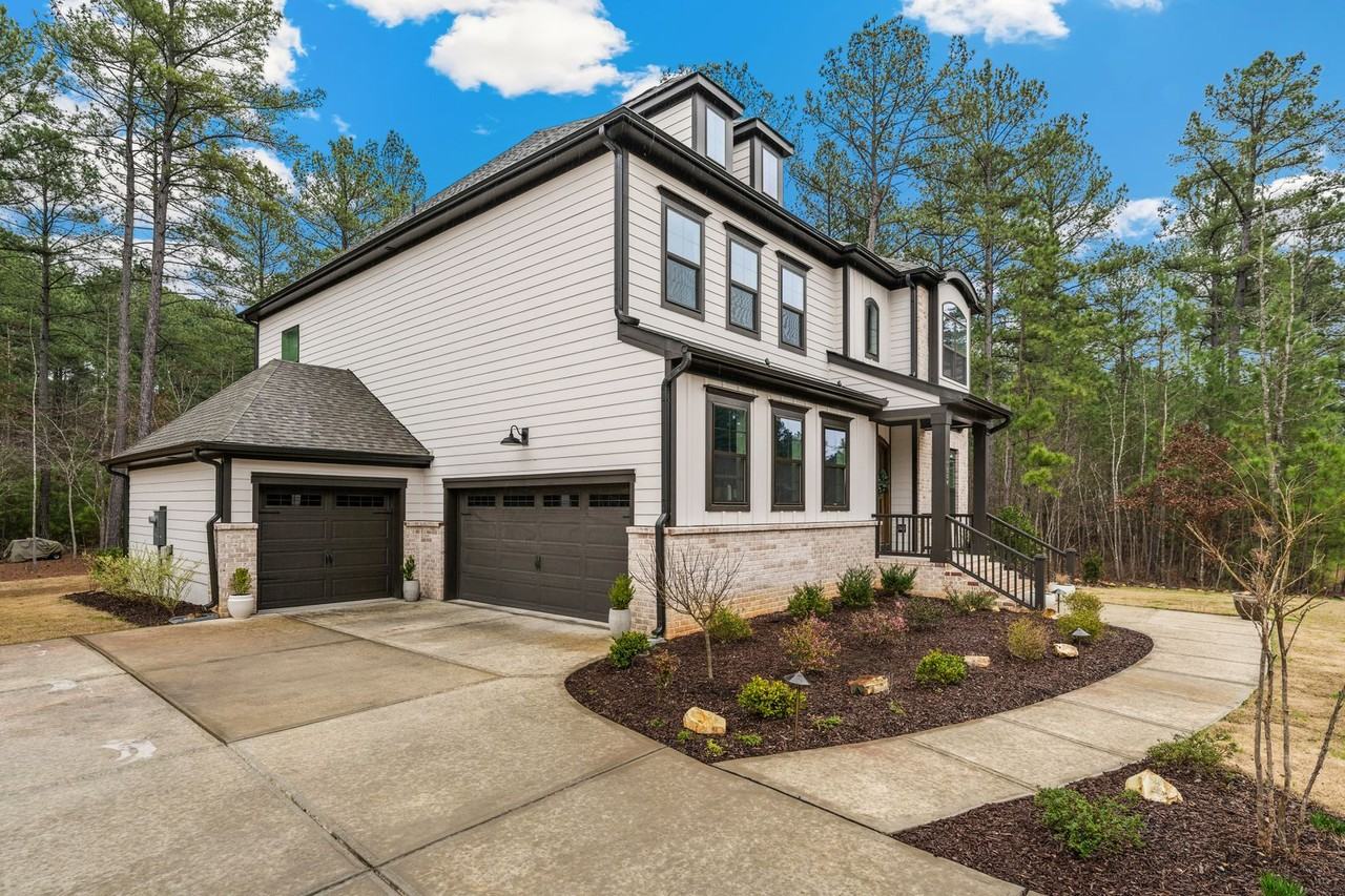 1384 The Parks Dr - Photo 2 of 20