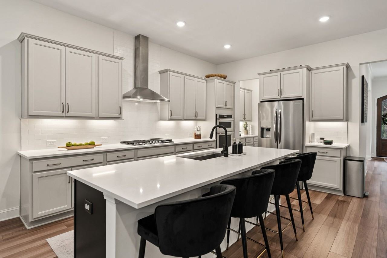 1384 The Parks Dr - Photo 3 of 20