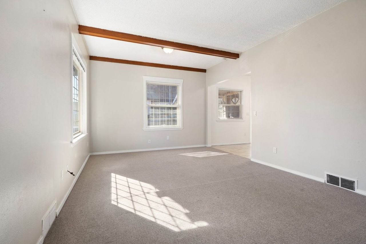 709 Mckenzie Ave - Photo 6 of 47