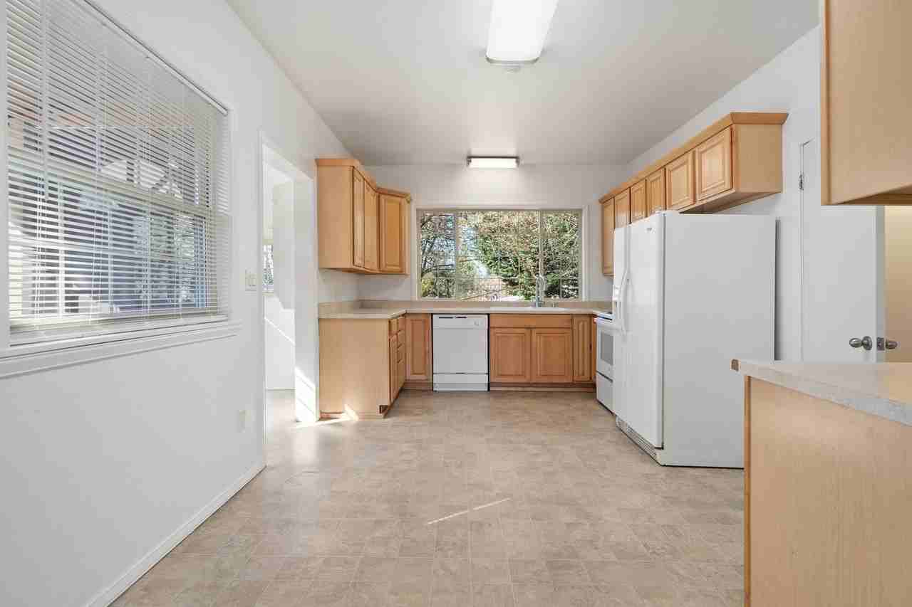 709 Mckenzie Ave - Photo 7 of 47