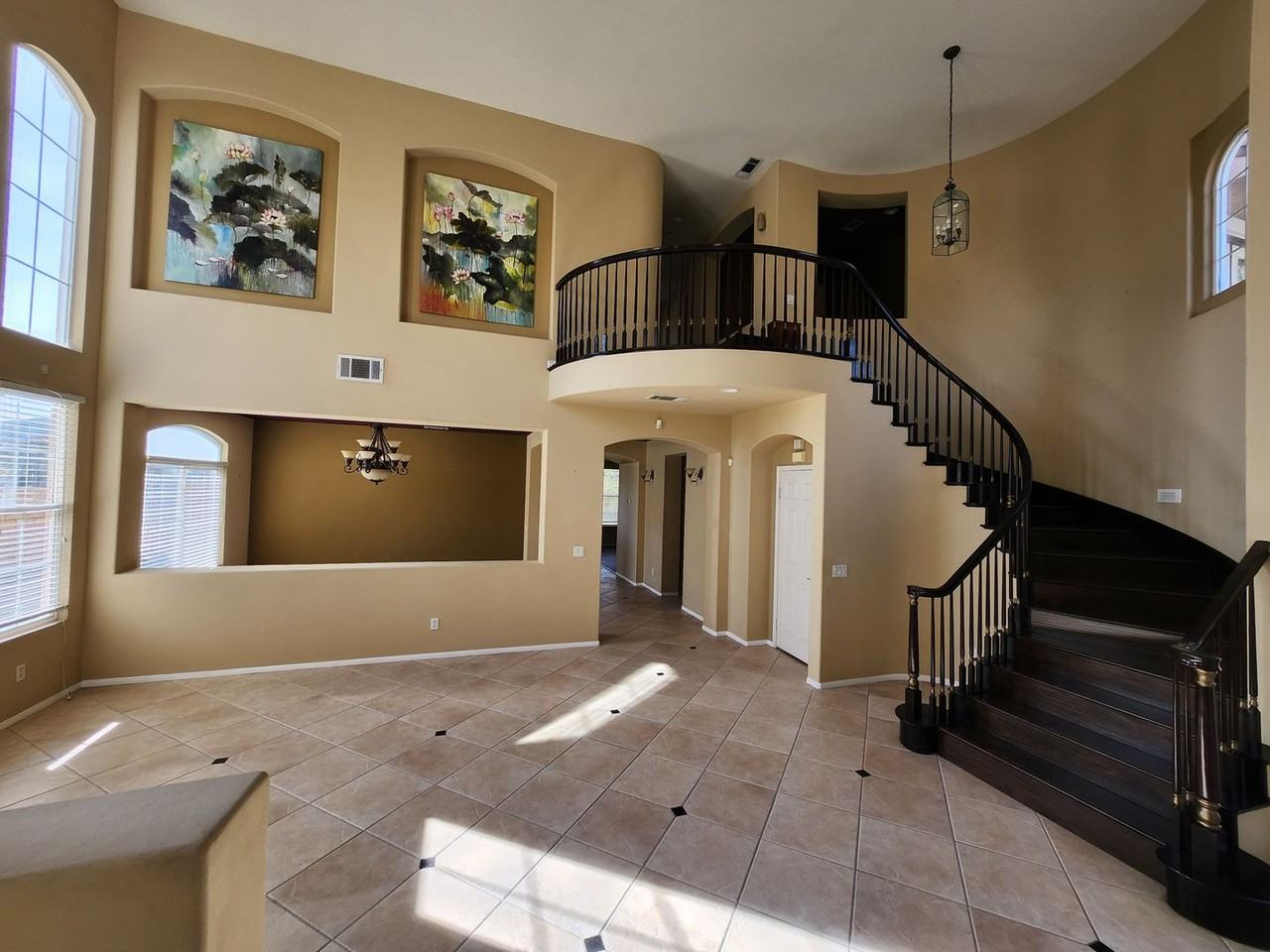 1642 Fairway Dr - Photo 3 of 48