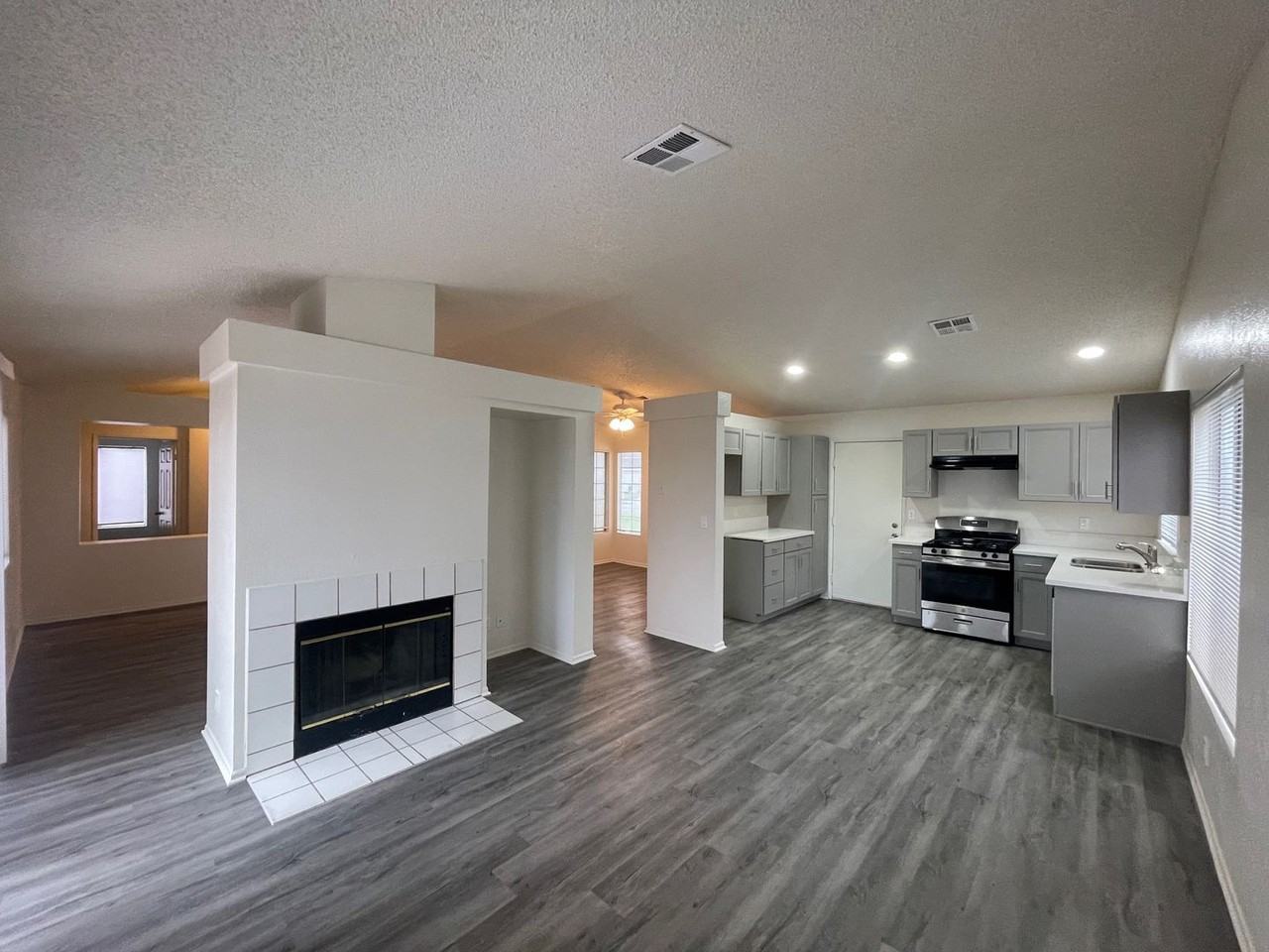 43759 Serenity Ct - Photo 2 of 9