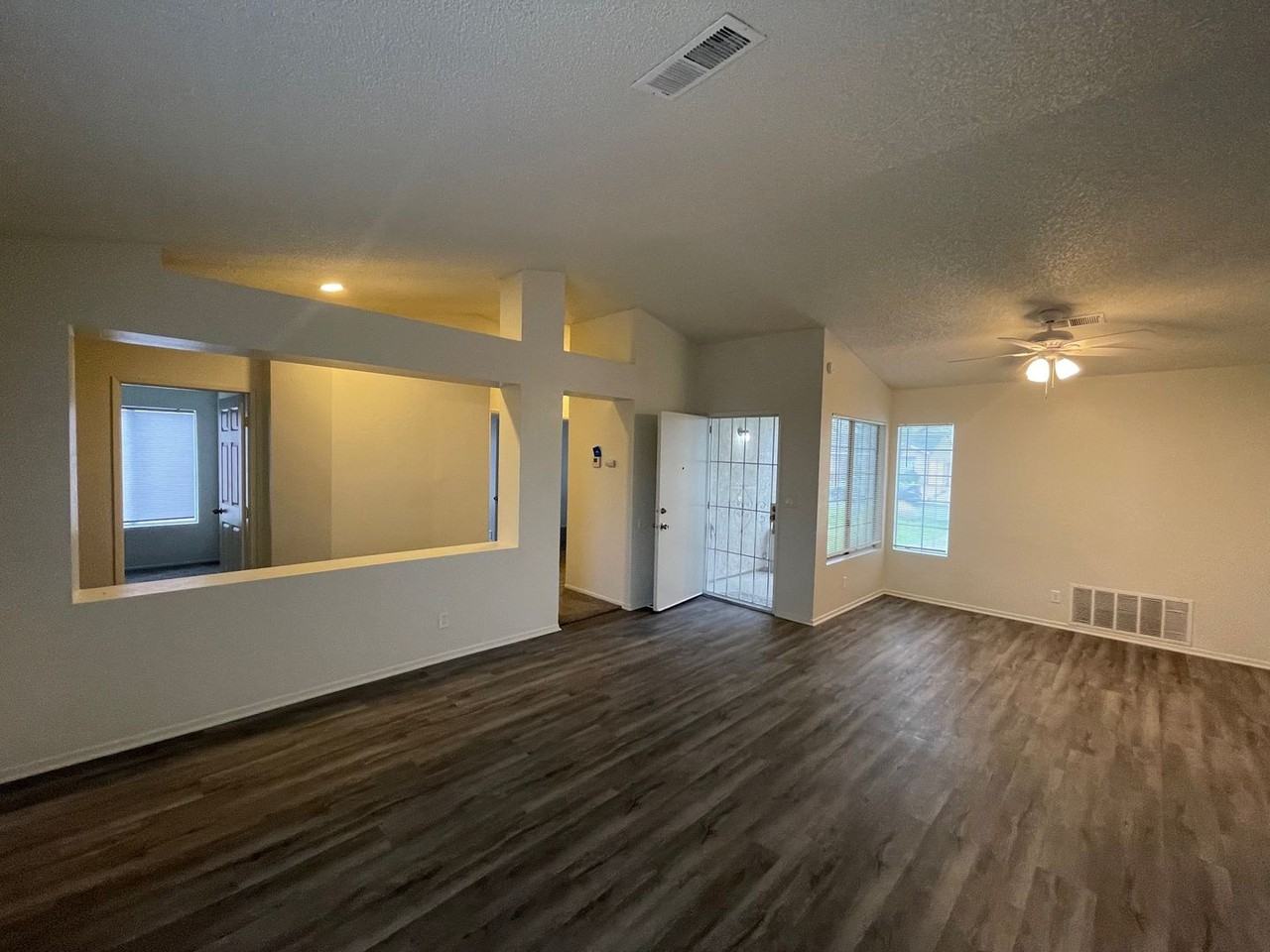 43759 Serenity Ct - Photo 3 of 9