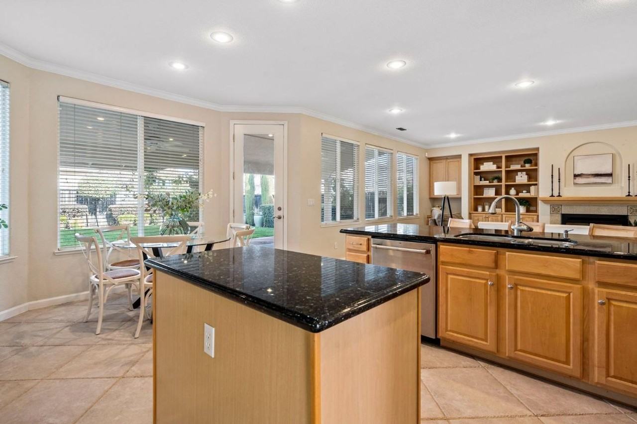 3909 Edgeview Ct - Photo 3 of 10