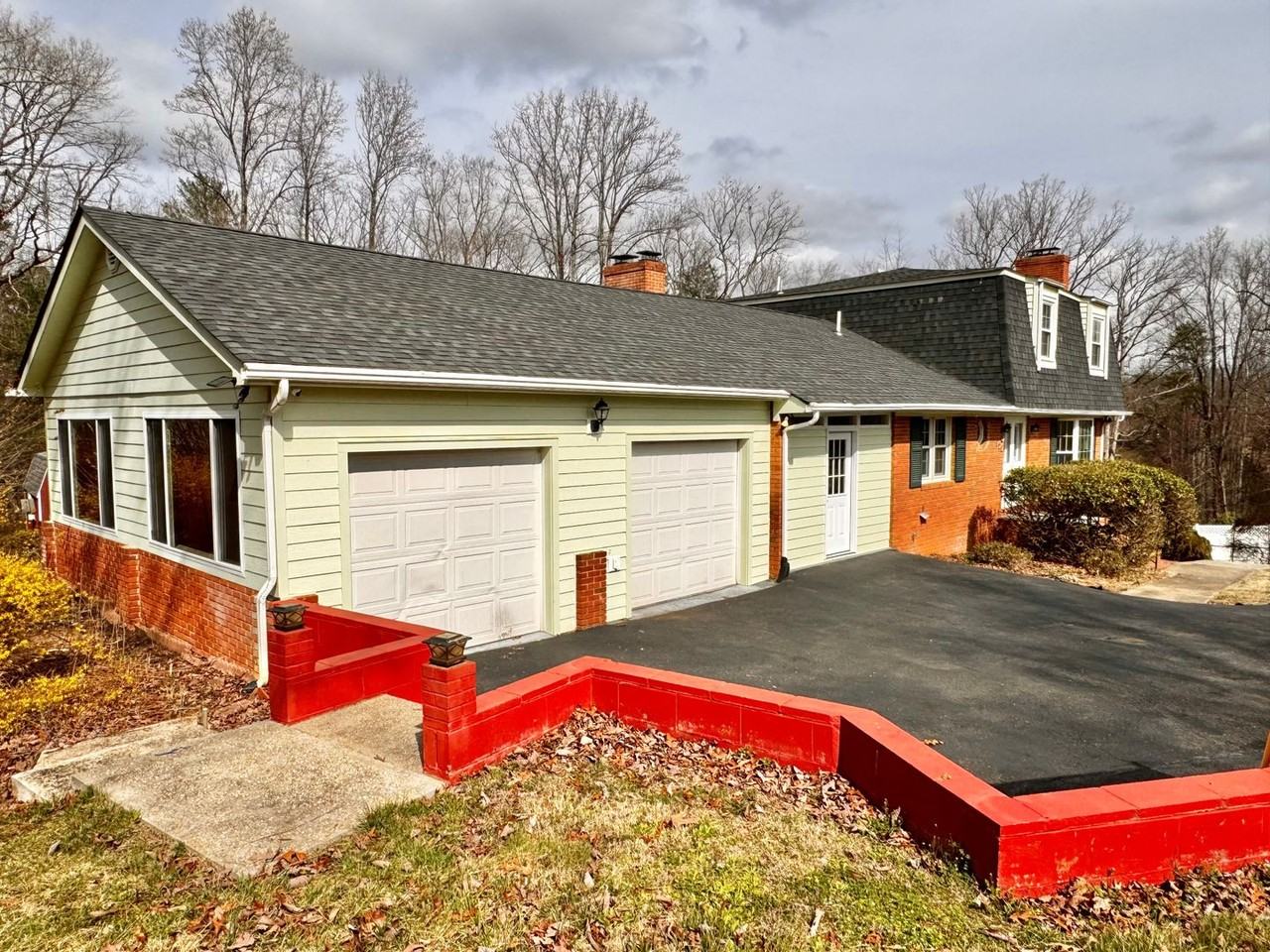 560 Stonefield Cir - Photo 2 of 50