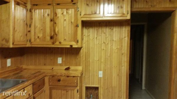 704 E Hamilton St - Photo 3 of 8