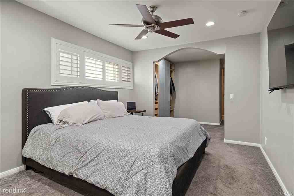 4667 Deeboyar Ave - Photo 2 of 9