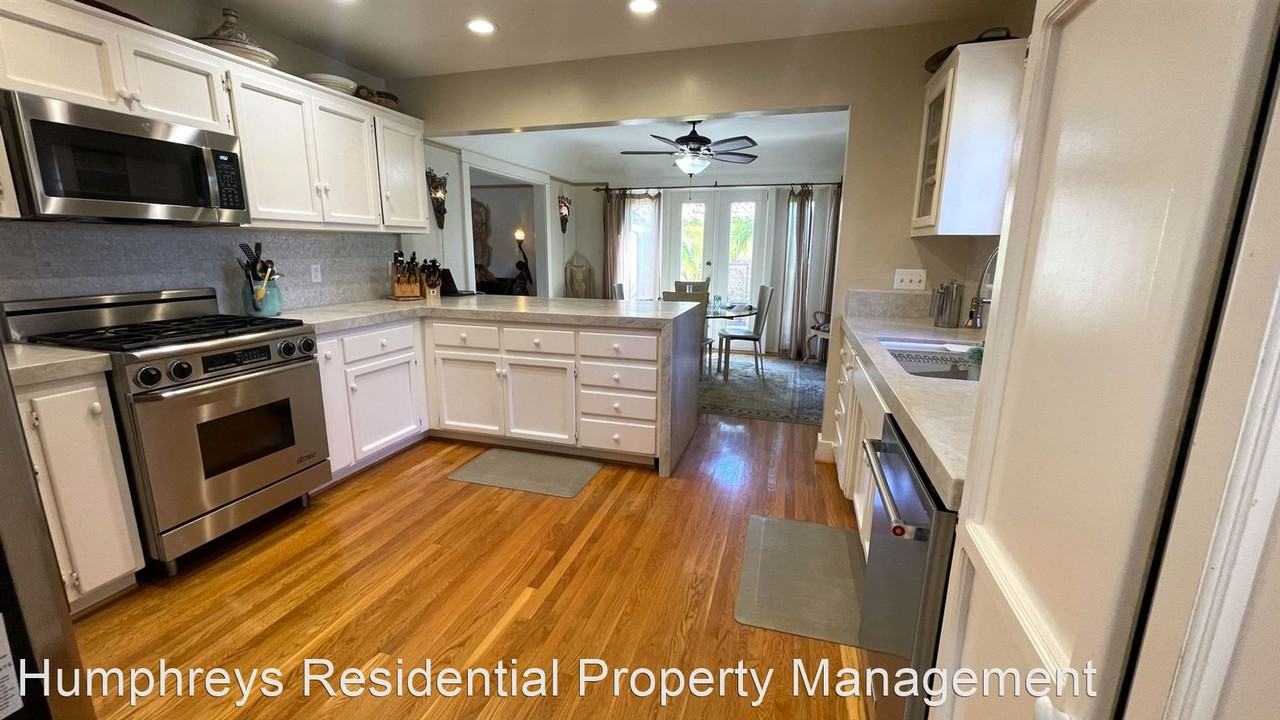 3021 Freeman St - Photo 2 of 27