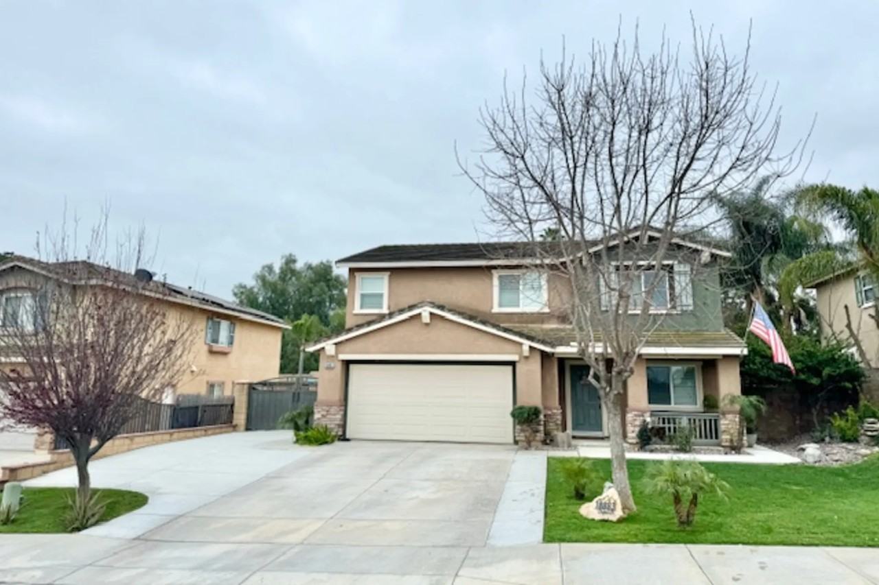 18883 Chatfield Dr - Photo 3 of 50