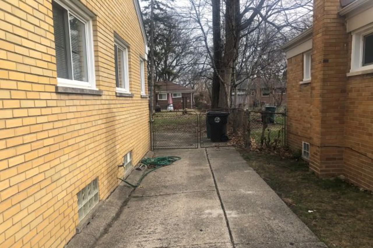 21620 Whitmore St - Photo 2 of 16