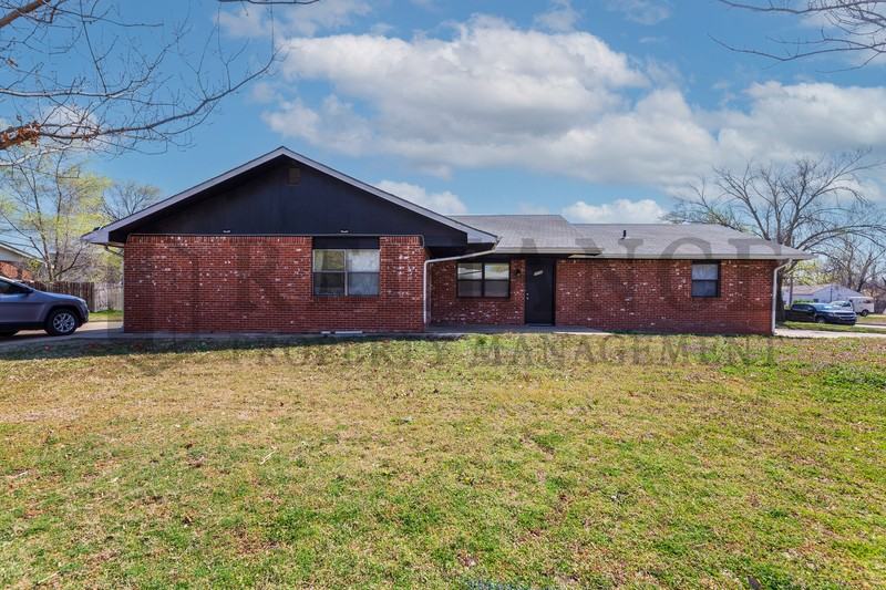 1156 N Edwards Ave - Photo 2 of 12