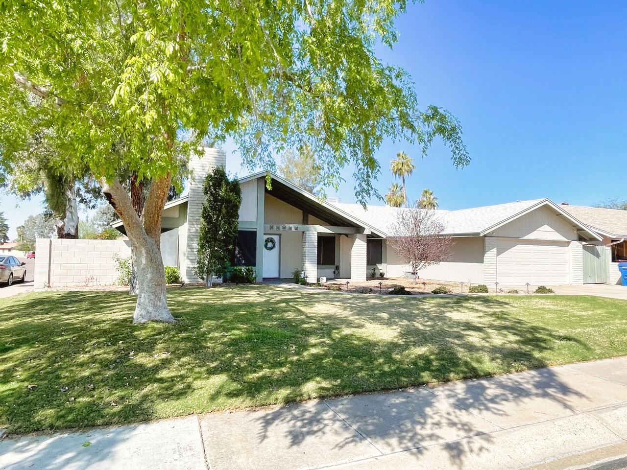 15222 N 23rd Ln - Photo 2 of 32