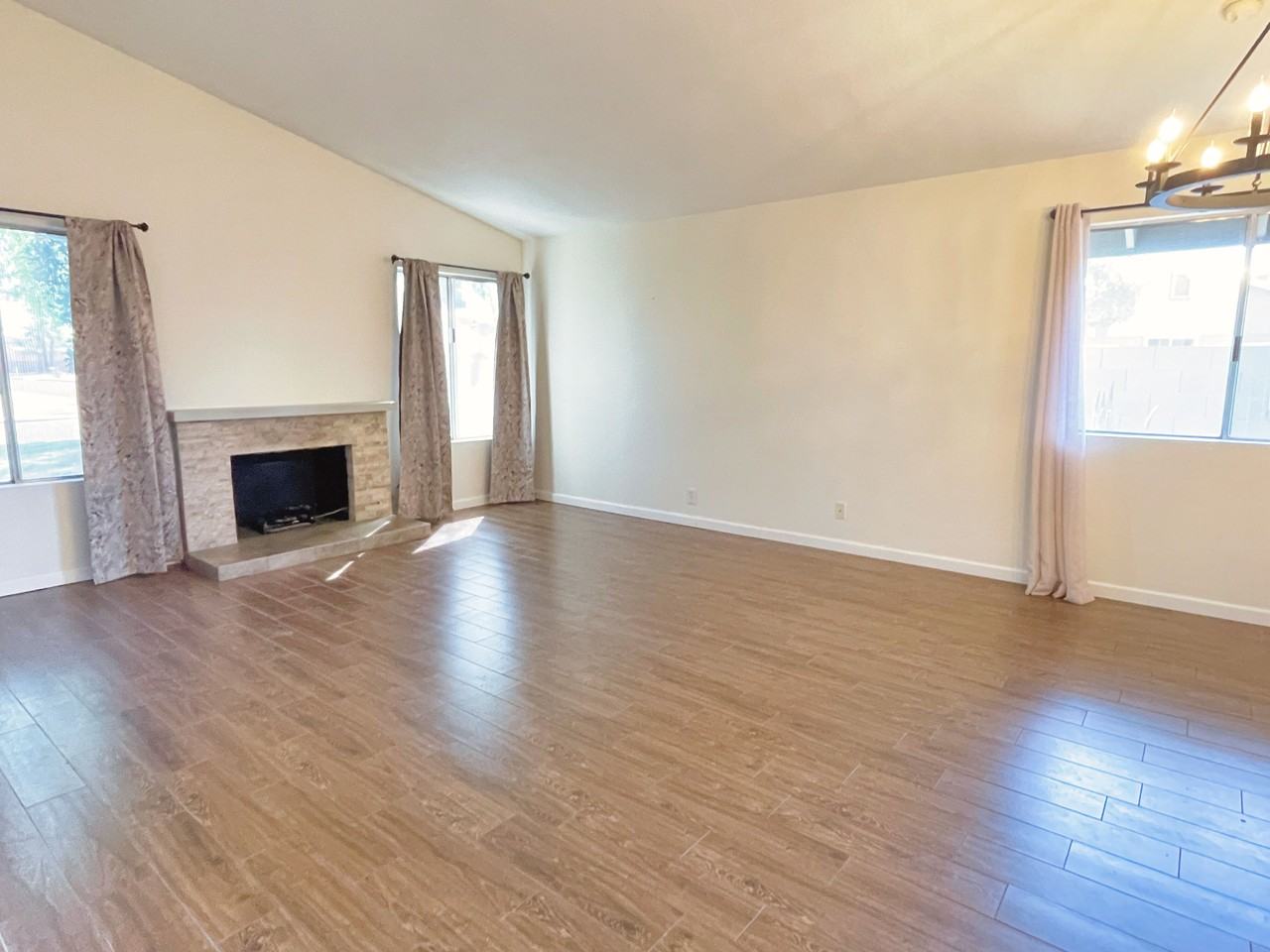 15222 N 23rd Ln - Photo 3 of 32