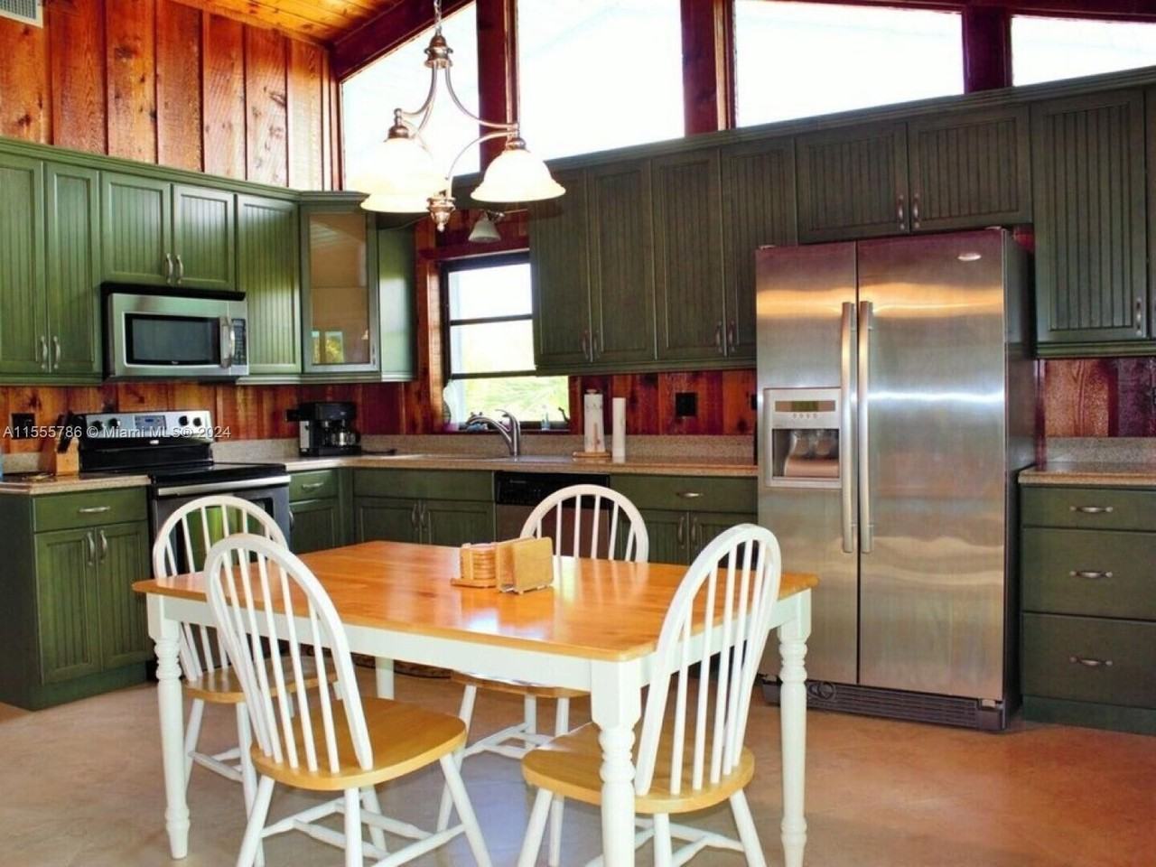 142 Columbus Dr #142 - Photo 7 of 19