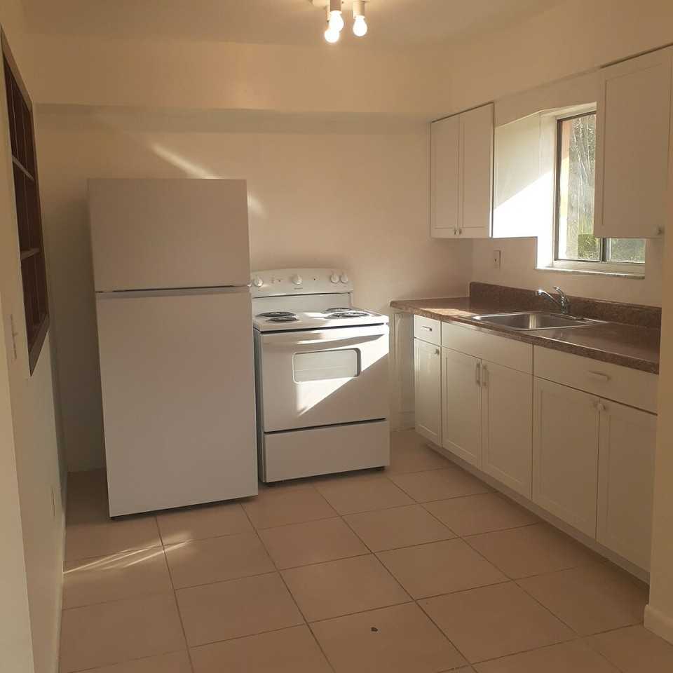 122 Hazelcrest Street - Photo 2 of 8