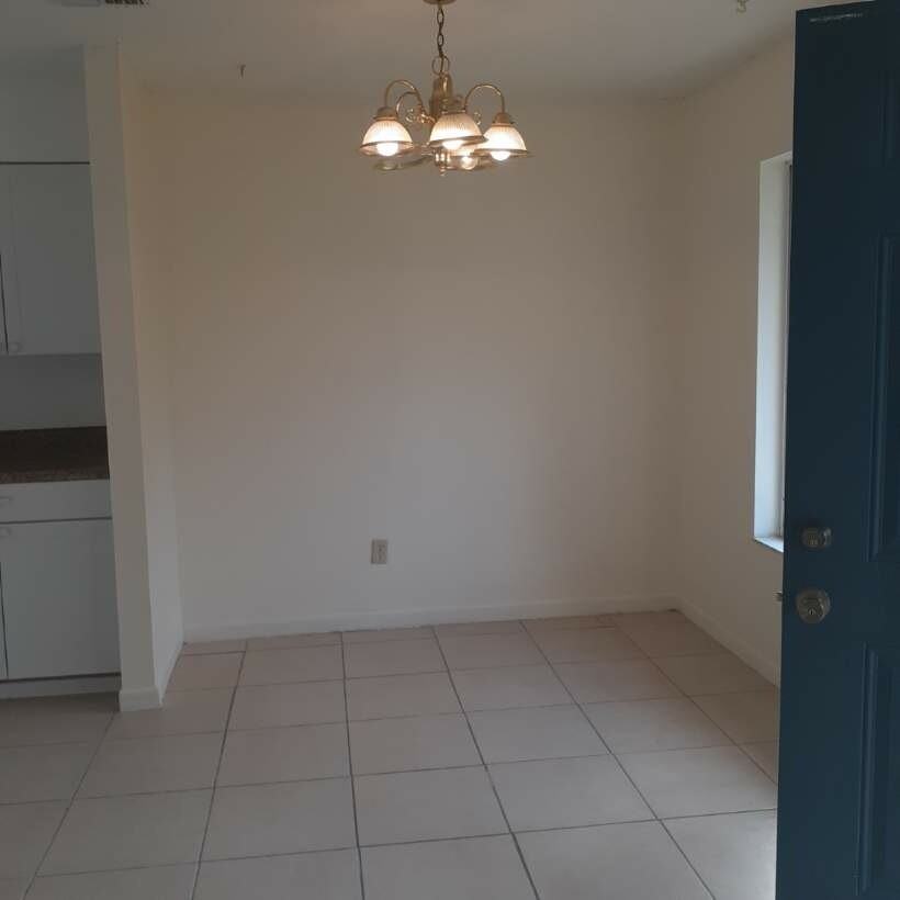 122 Hazelcrest Street - Photo 4 of 8