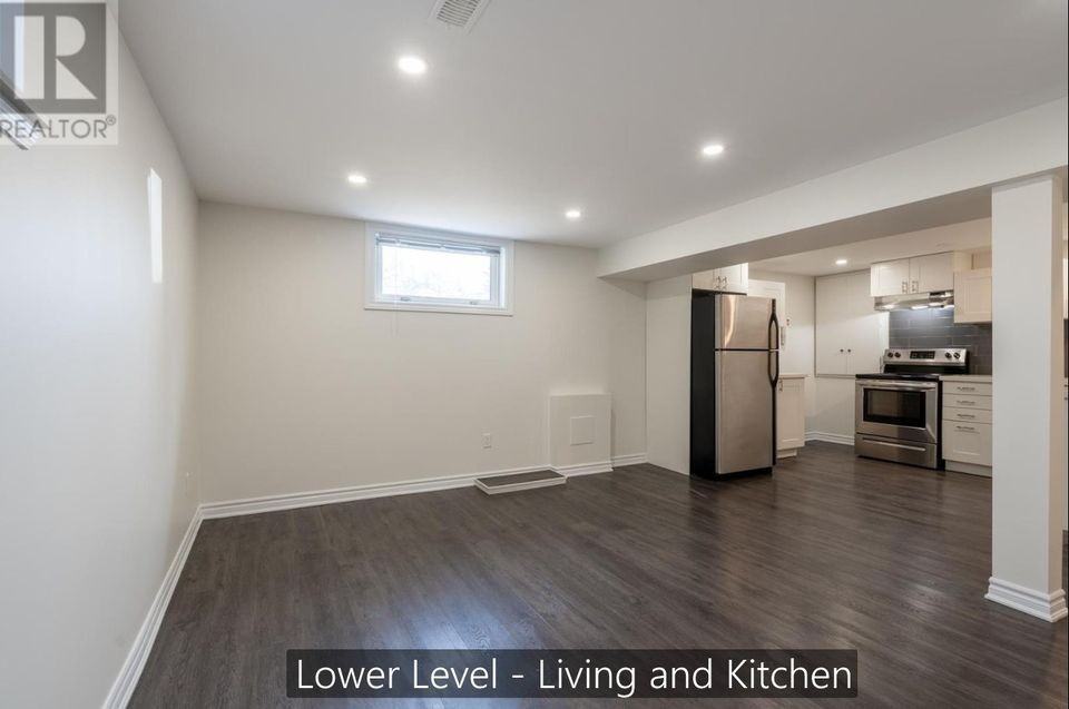 18 Greeningdon Dr - Photo 3 of 10