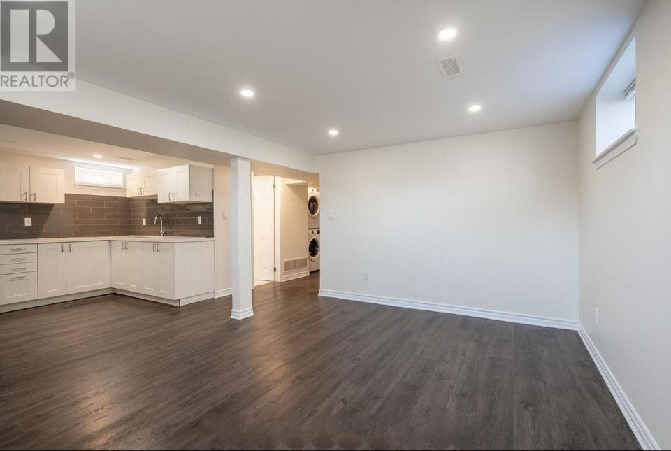 18 Greeningdon Dr - Photo 4 of 10