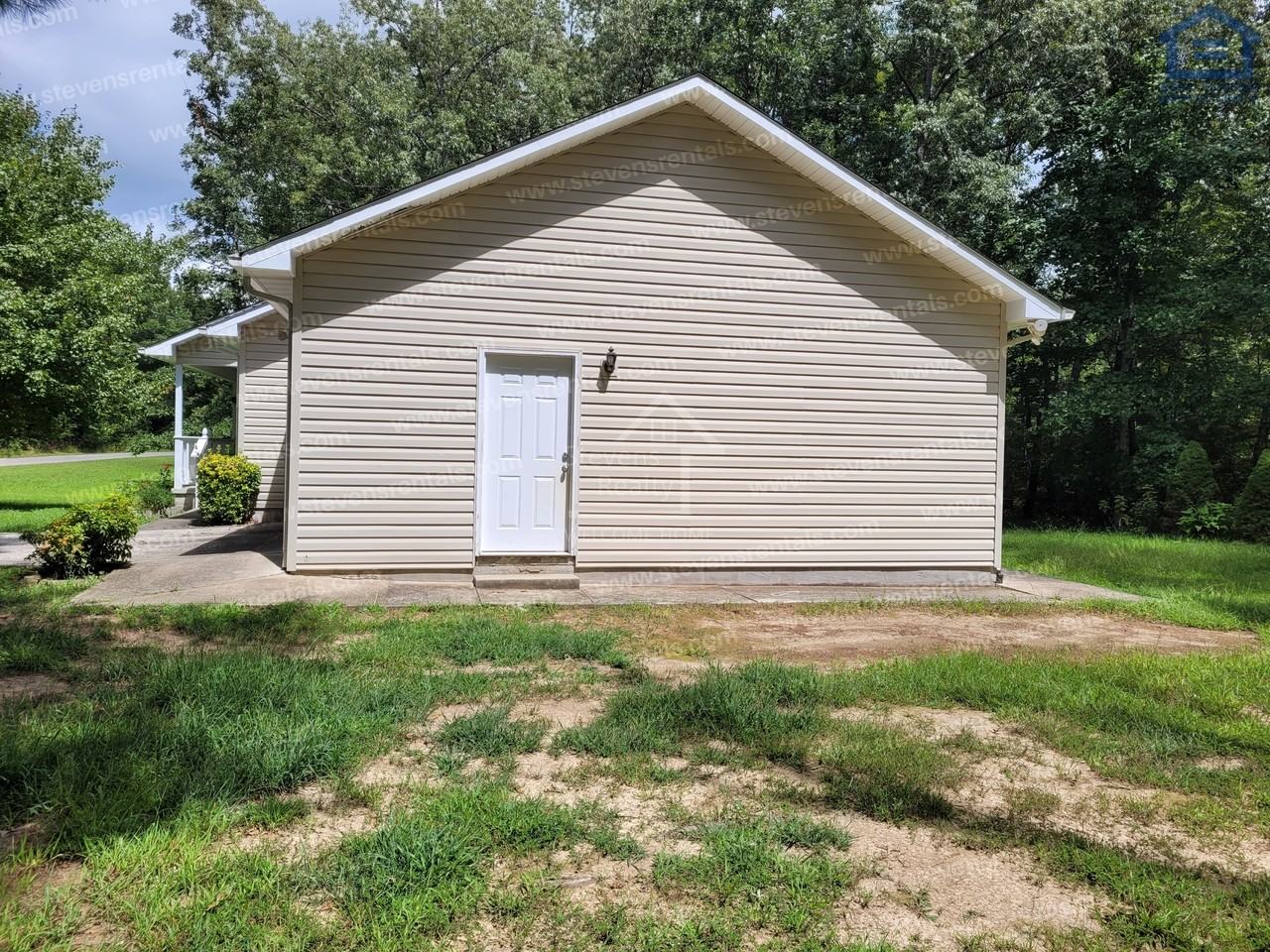 2020 Menasha Dr - Photo 2 of 18