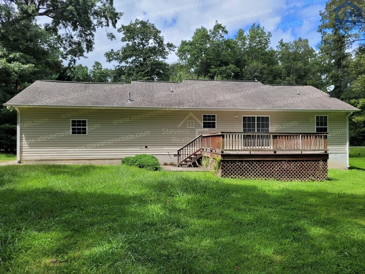 2020 Menasha Dr - Photo 3 of 18