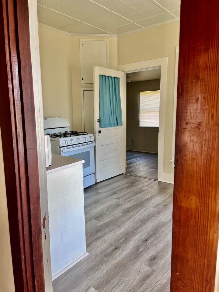 405 Depot St - Photo 5 of 17