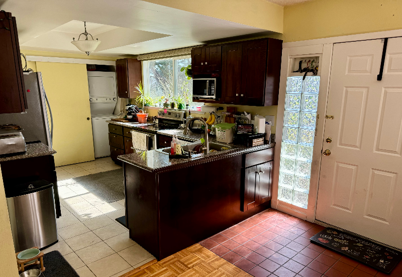 570 Vermont Ave #B - Photo 2 of 17