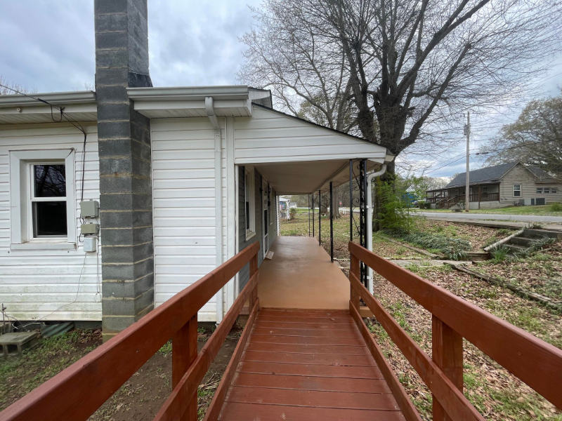 405 Morton St - Photo 2 of 11