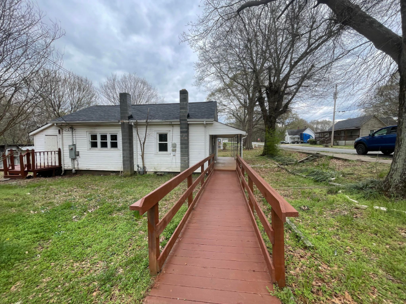 405 Morton St - Photo 3 of 11