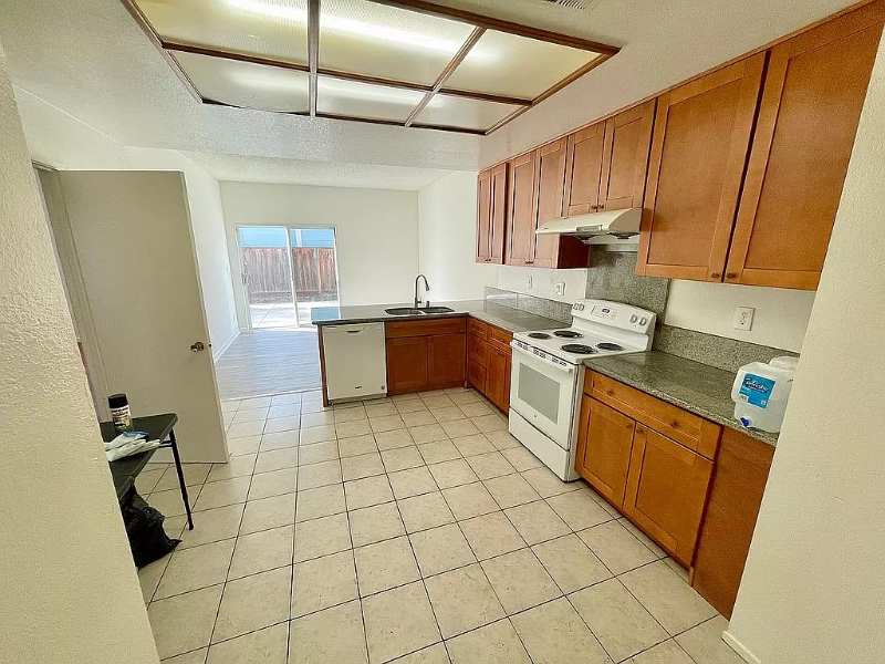 1979 Linden Ln - Photo 3 of 20