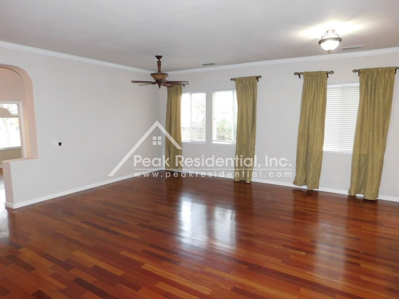 8168 Bauser Ave - Photo 3 of 28