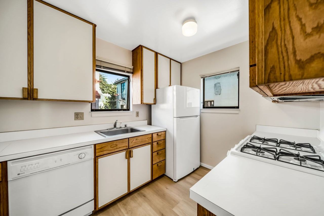 2578 Virginia St #06 - Photo 5 of 22