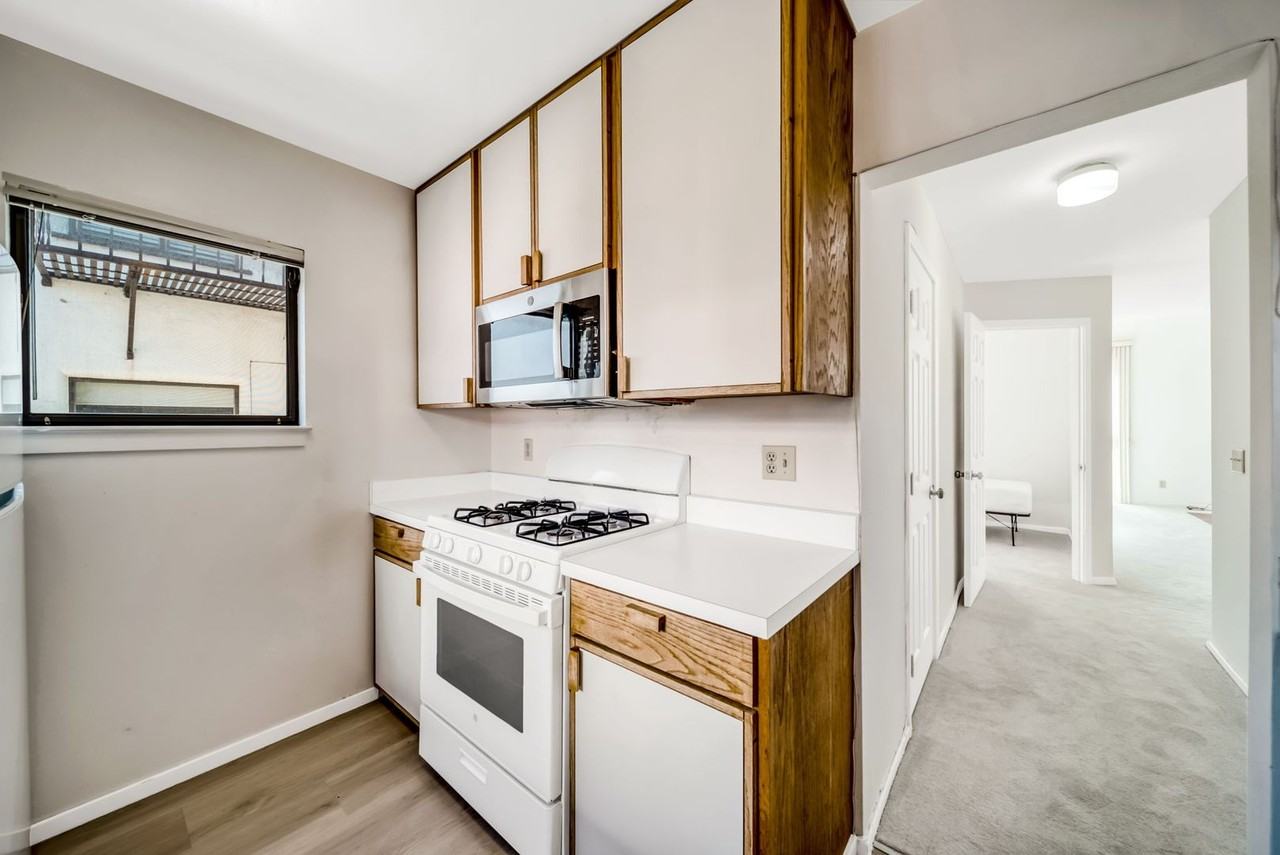 2578 Virginia St #06 - Photo 6 of 22