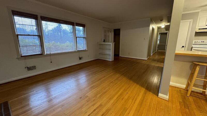 1531 Club Dr - Photo 2 of 16