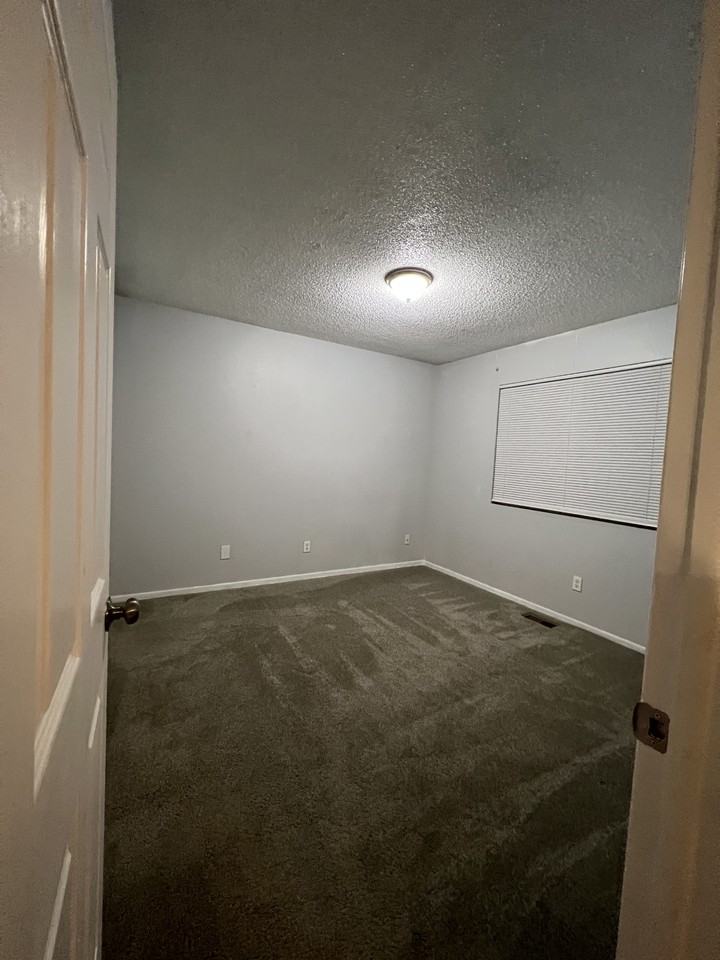 2524 Glen View Ave #A - Photo 5 of 7