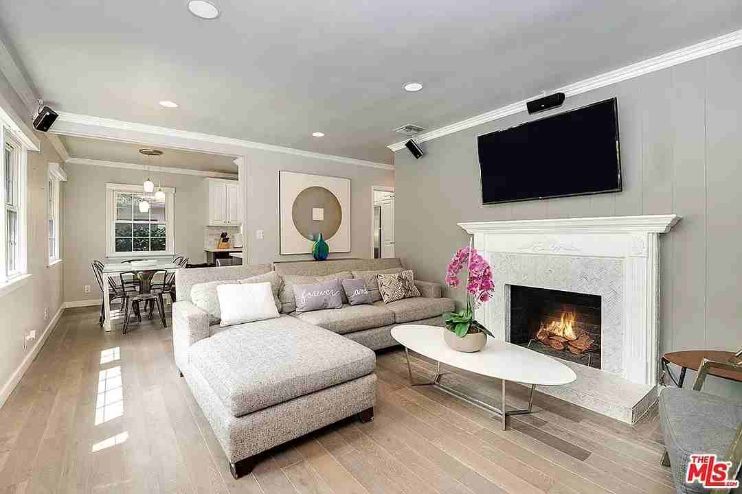 11661 Sunshine Terrace - Photo 2 of 9