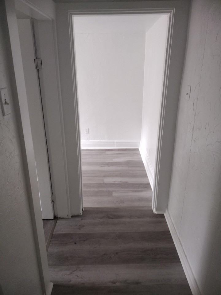 817 Thompson St #2 - Photo 2 of 7